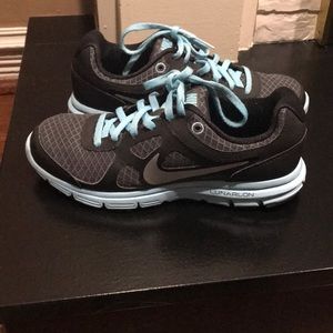Nike size 4 youth lunarlon running shoe